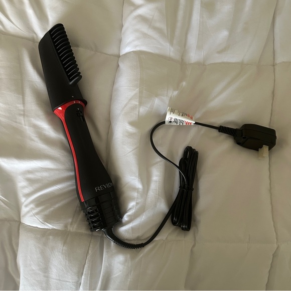 REVLON straightening brush new - Picture 1 of 1